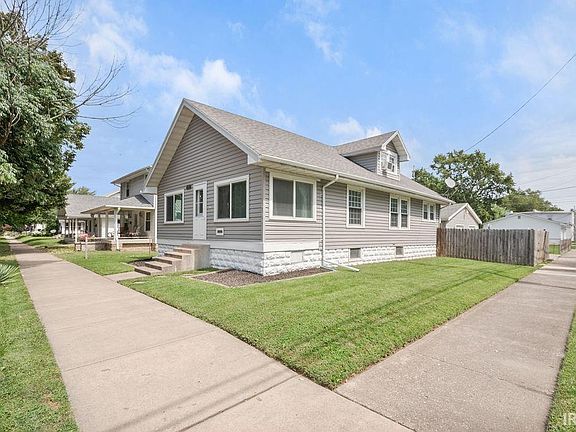 4th image of 1236 S Washington St