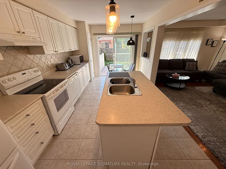 211 Chilcott Cres #MAIN 2ND FLOOR — Photo 10