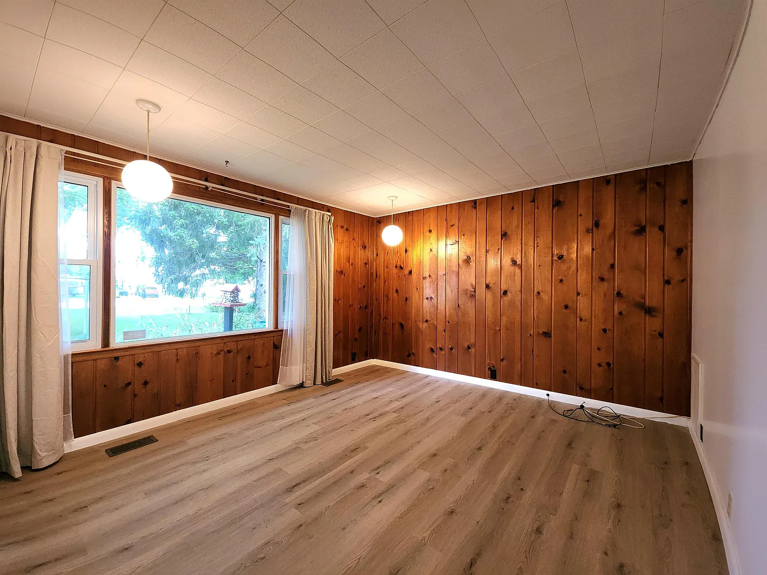 2 bed, 1.0 bath, 723 sqft, $1,000 — Photo 3