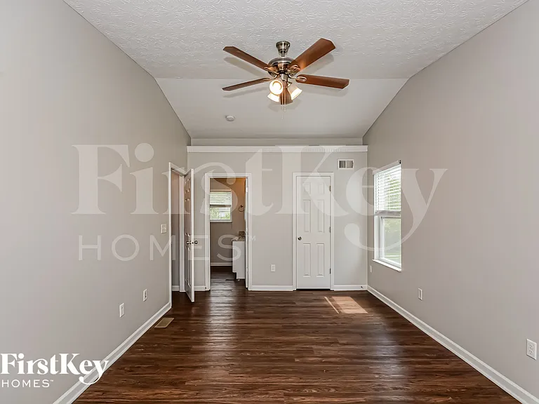 1106 Linford Cir — Photo 11