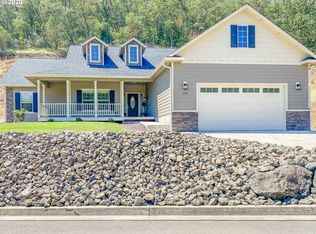 1170 NE Rocky Dr, Roseburg, OR 97470