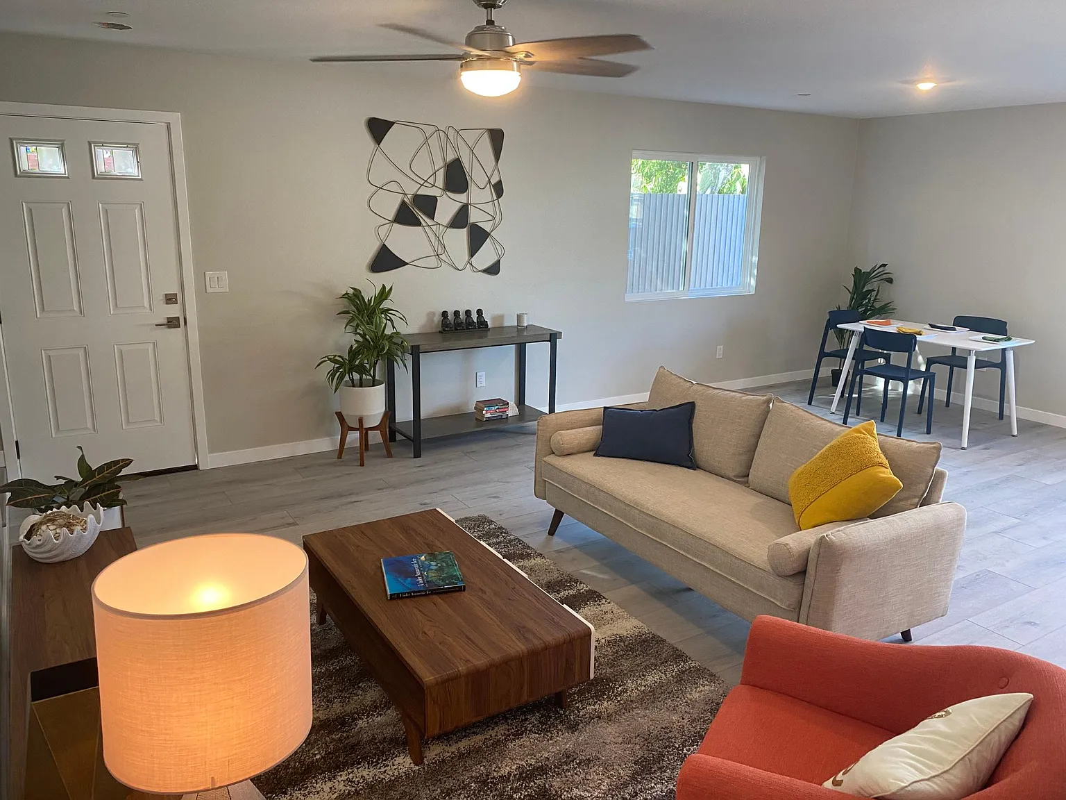 2 bed, 1000 sqft, $3,200 — Photo 2
