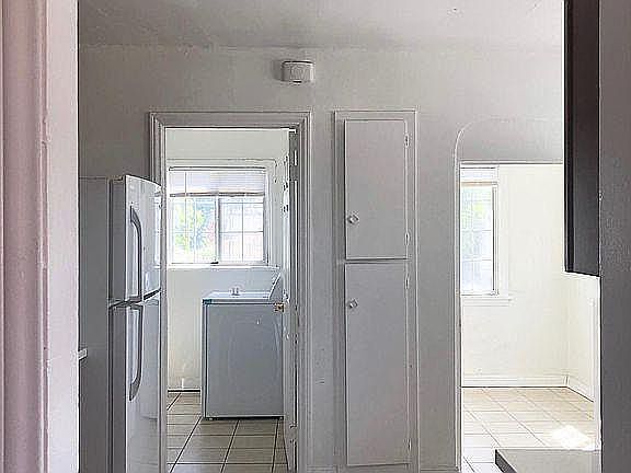 5th image of 524 S Marguerita Ave APT B