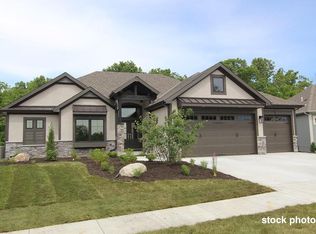 14929 NW Thousand Oaks Pl, Parkville, MO 64152