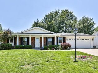 30 Oxbow Rd, Saint Peters, MO 63376