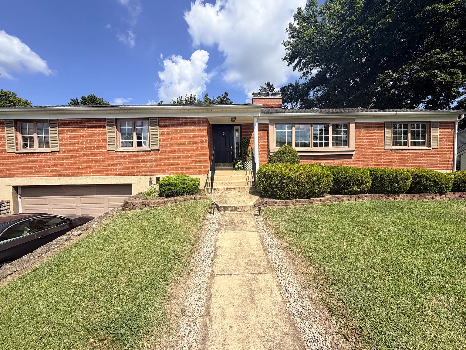 3 bed, 2637 sqft, $4,000 — Photo 2