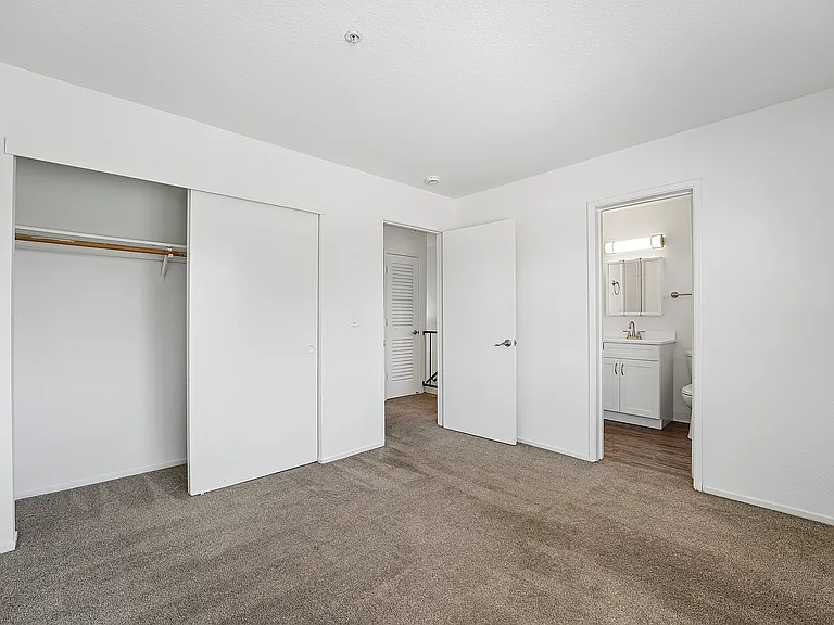36-web-or-mls-403-425 Junction Ave 109A-S1807-032
