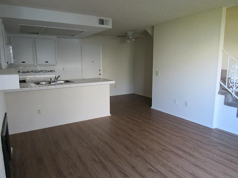 621 Colby Cir #16 — Photo 4