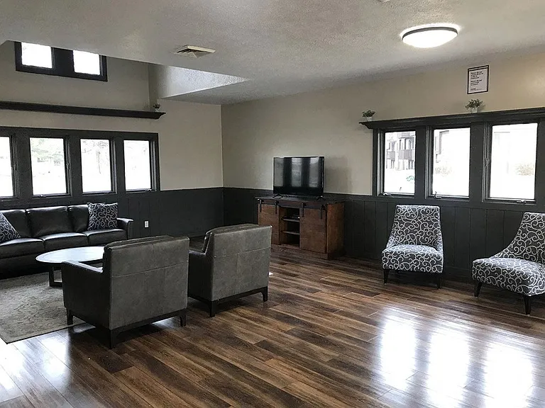 Hickory Village Apartments — Photo 32