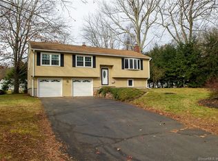 76 Russo Dr, Hamden, CT 06518