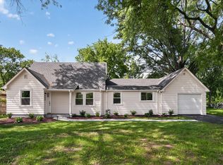 906 E Babcock Ave, Addison, IL 60101