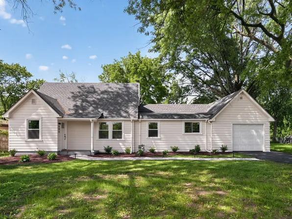 906 E Babcock Ave, Addison, IL 60101
