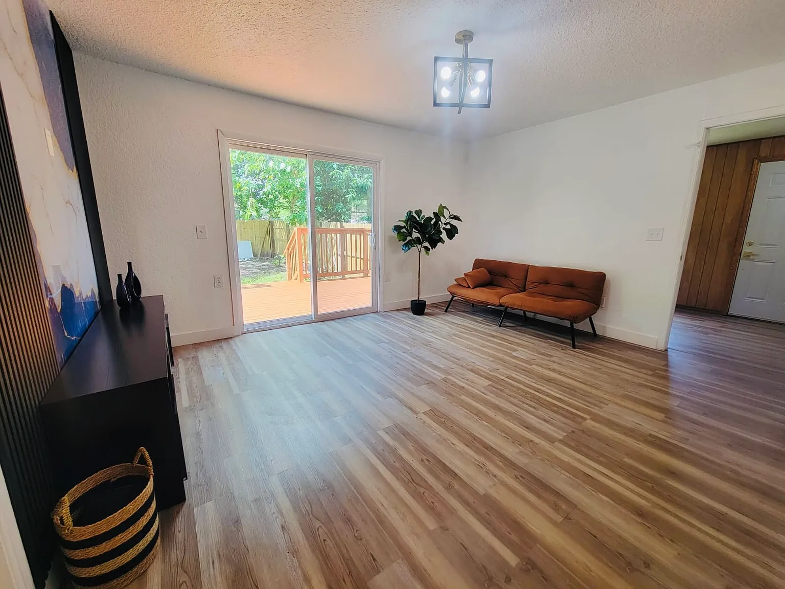 3 bed, 1406 sqft, $1,850 — Photo 2
