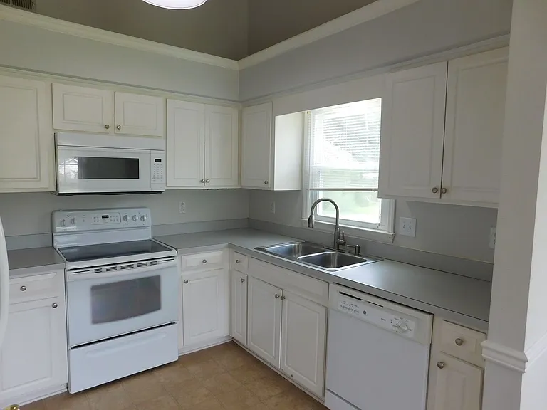 210 Rivershore Dr — Photo 10