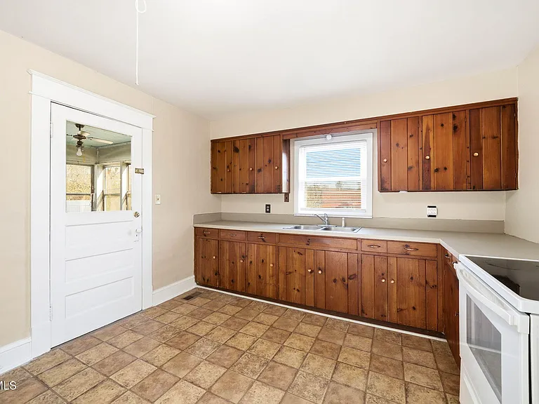 1217 Kentucky Ave — Photo 7