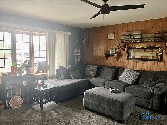 3rd image of 604 Olive Dr
