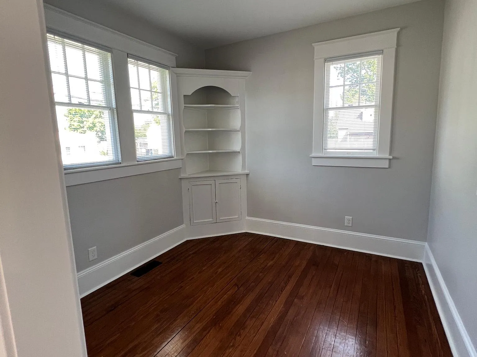 4 bed, 2.5 bath, 2200 sqft, $4,100 — Photo 4