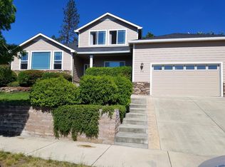 54 Greenmoor Dr, Eagle Point, OR