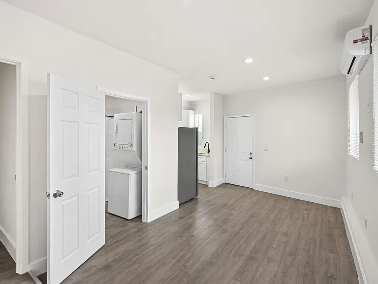 5905 Whitnall Hwy — Photo 4