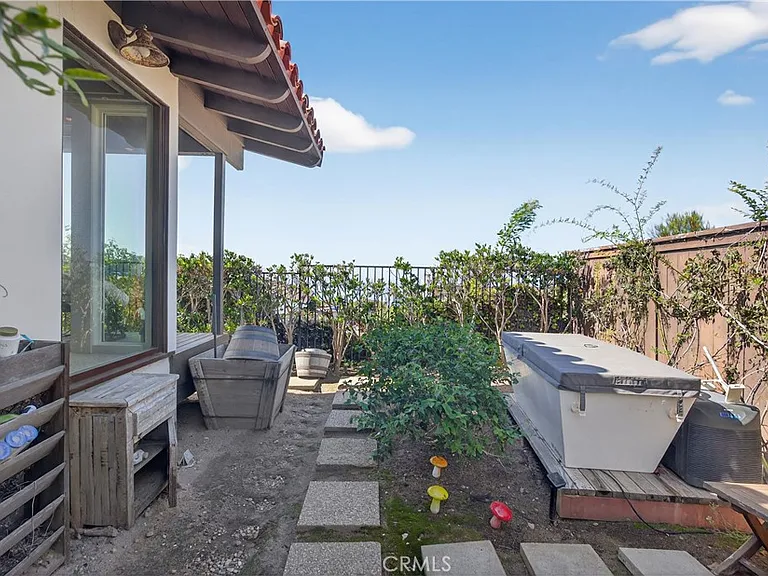 8 Monarch Bay Dr — Photo 41