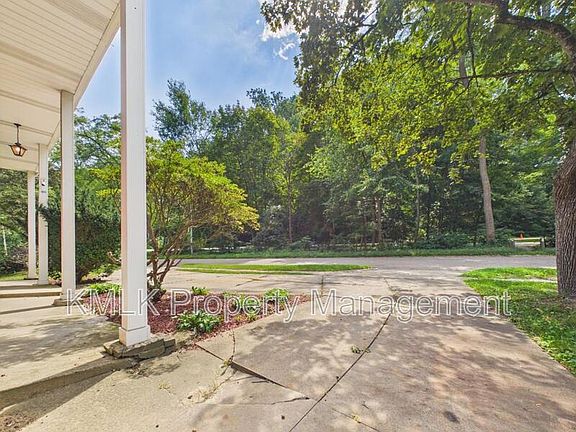 5th image of 1323 Hilton Dr