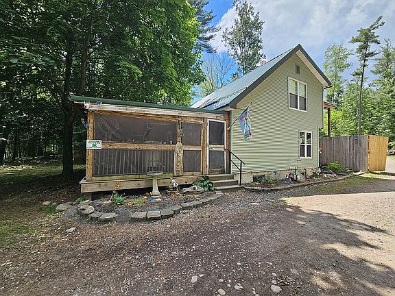 2nd image of 5 Root Hollow Ln