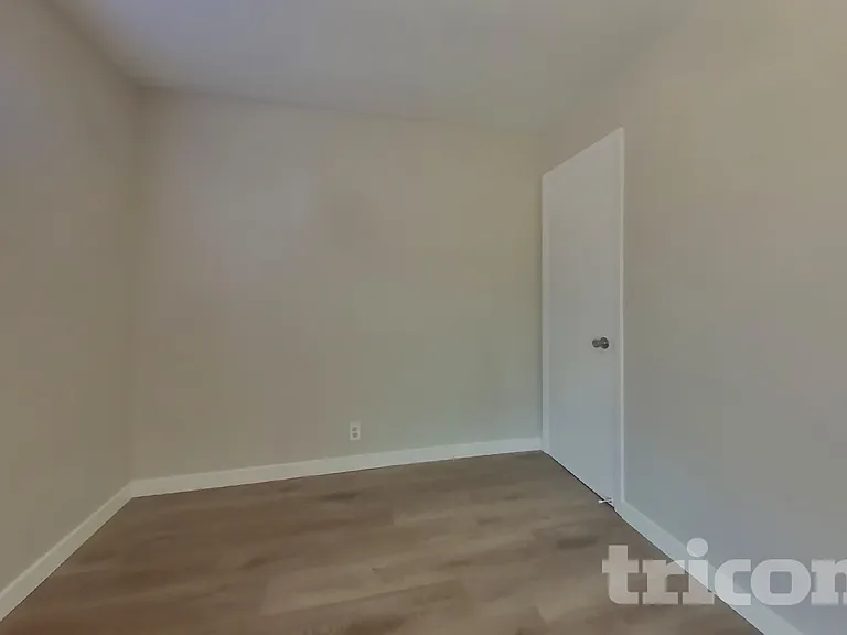 240 Benjamin Ave — Photo 4