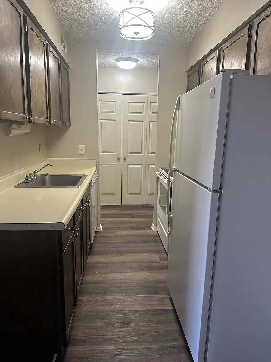 Building Photo - 3101 SW Macvicar Ave #205A