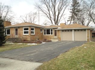 654 Belmont St, Hinckley, IL 60520