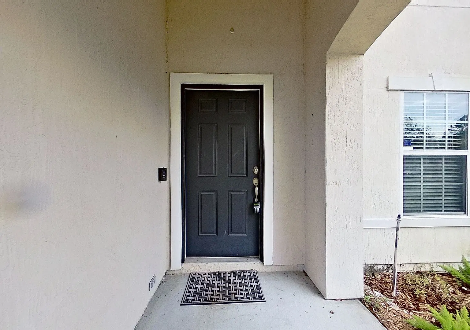 Beautiful 4 Bedroom Home in Panther Creek! — Photo 2