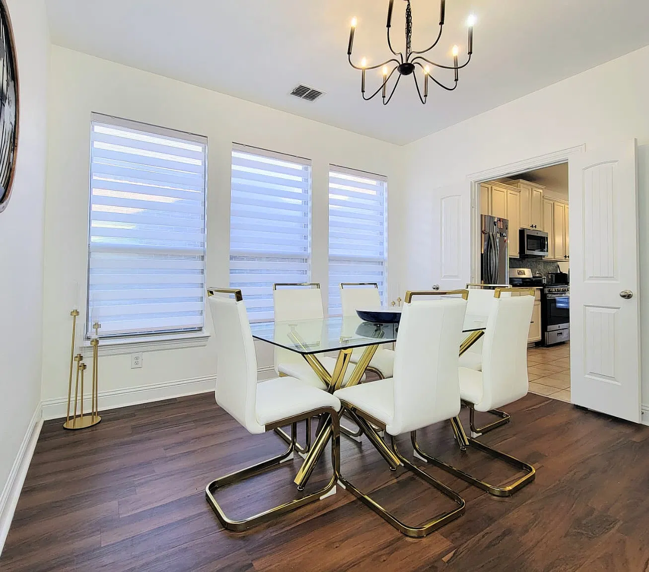 4 bed, 2925 sqft, $3,200 — Photo 3
