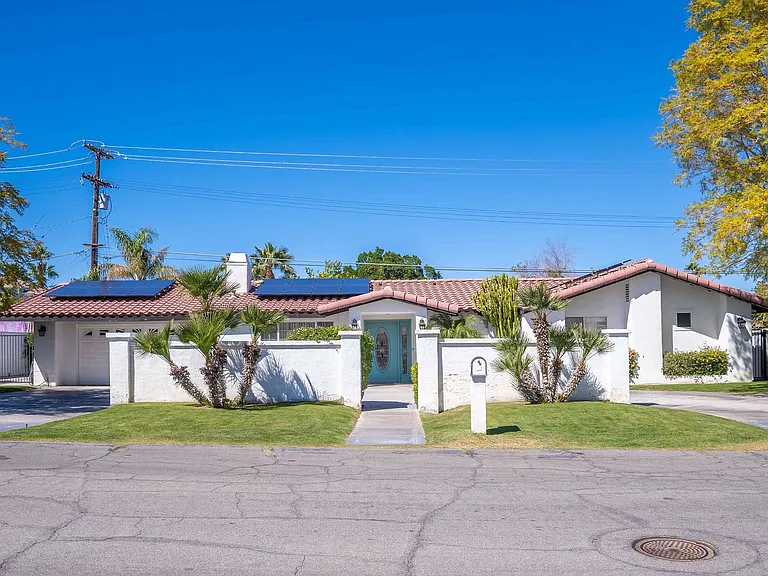 590 W Pico Rd — Photo 8