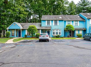 402 Timber Oaks Rd, Edison, NJ 08820