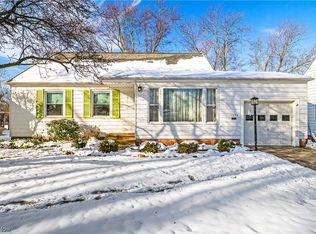 1396 Sunview Rd, Lyndhurst, OH 44124