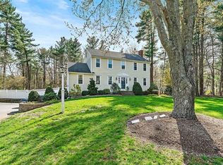 104 Stonegate Ln, Hanover, MA 02339