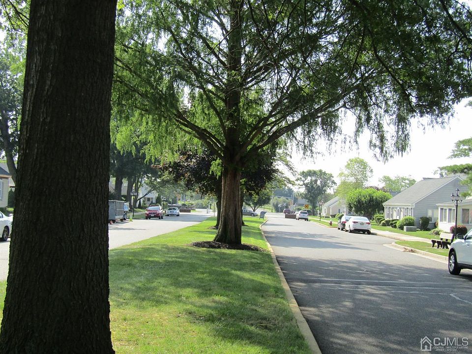2nd image of 206 N Rossmoor Dr