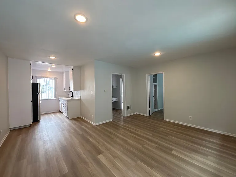 7044 Lanewood Ave — Photo 36
