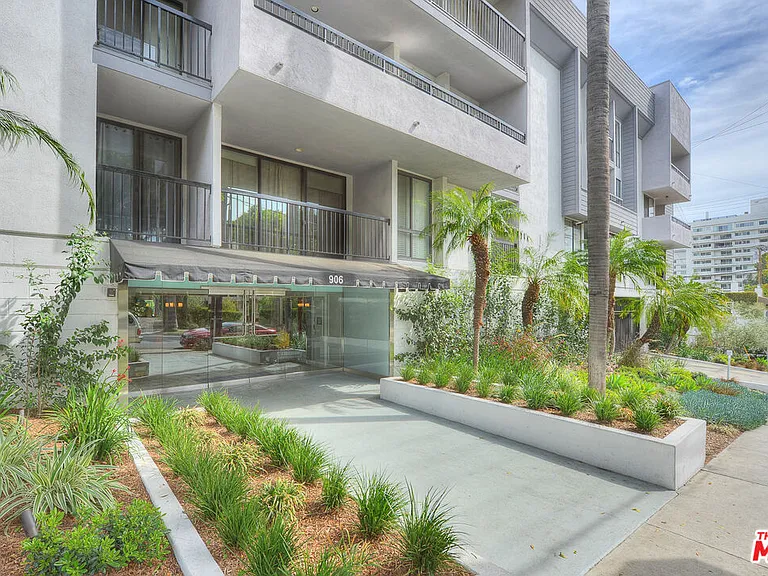 906 N Doheny Dr #512 — Photo 2