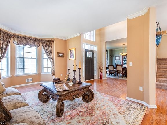 4th image of 38 Saunders Ln