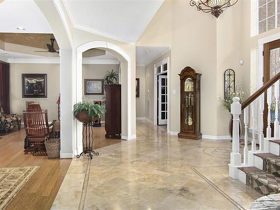 5th image of 2510 Stately Oak St