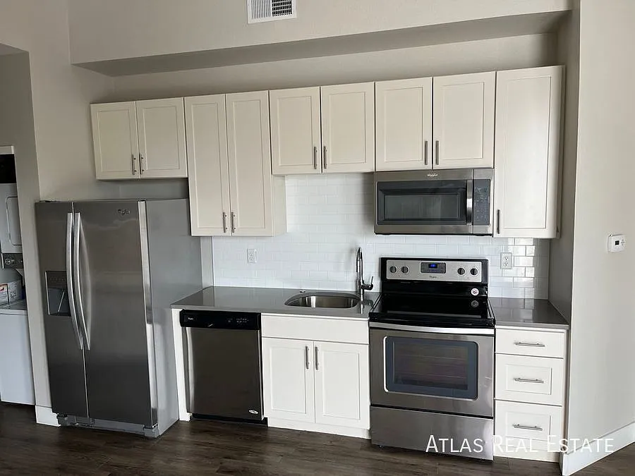 Building Photo - 2905 W 25th Ave #204