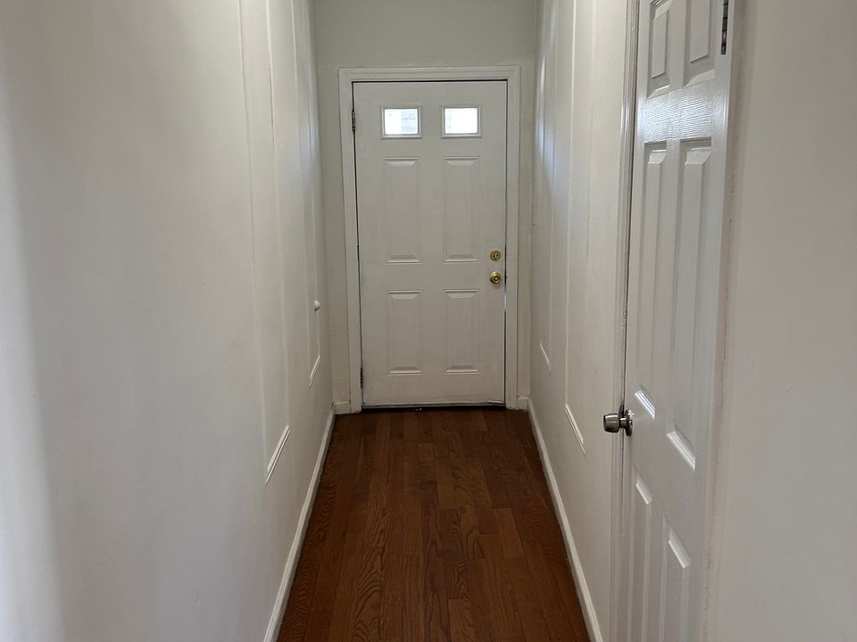 1st image of 816 Hunterdon St Floor 1