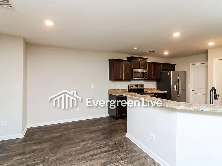 215 Cynthia Ct — Photo 10