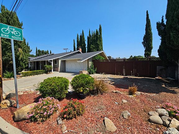 3rd image of 518 Cypress Ave