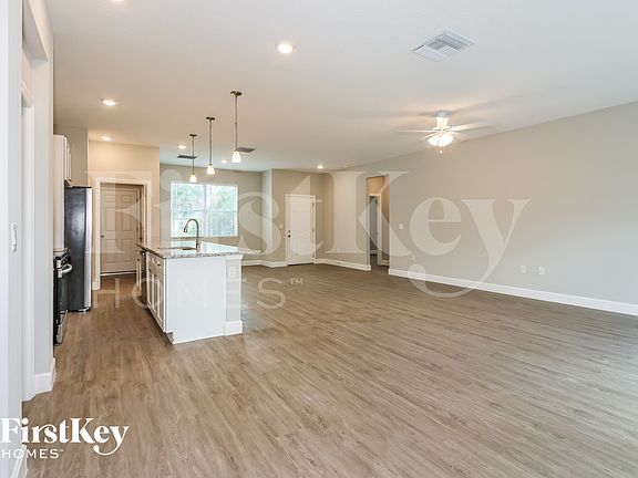 4th image of 331 Halloran St SE