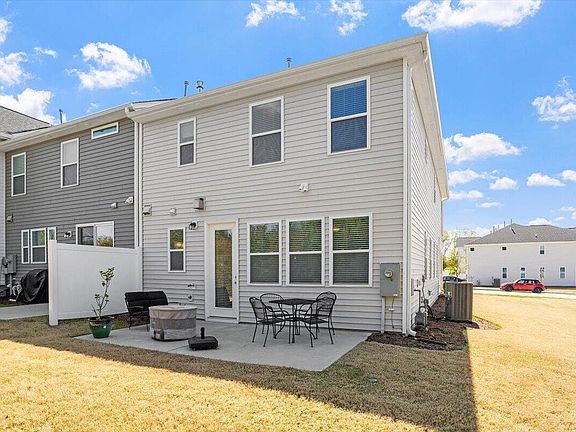 3rd image of 771 Amarra Dr