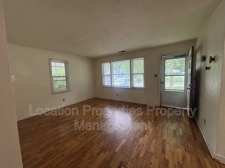326 E 19th St — Photo 5