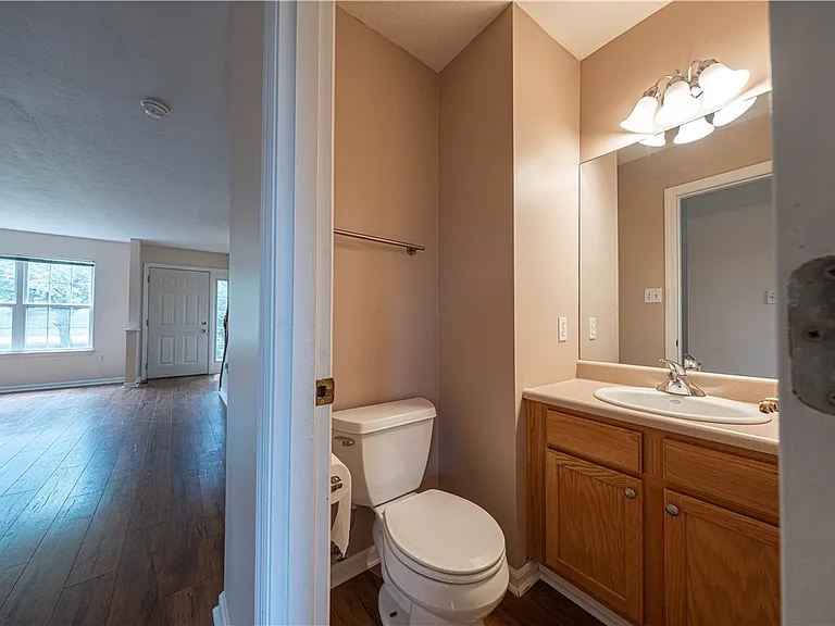 222 Castle Creek Dr — Photo 16