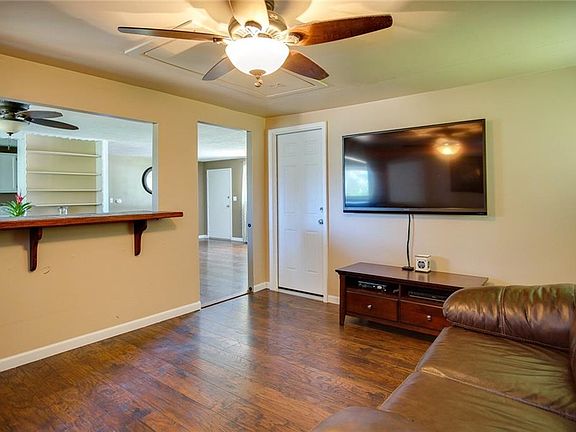 3rd image of 316 Orangewood Dr