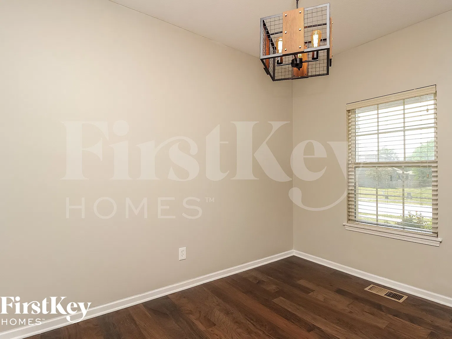 4 bed, 2.5 bath, 2158 sqft, $3,125 — Photo 4